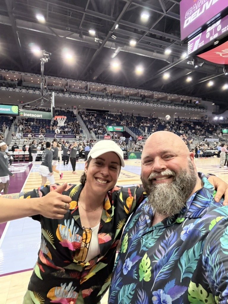 HawaiianShirtGuy with fellow Hawaiian shirt fan courtside at Toronto Tempo